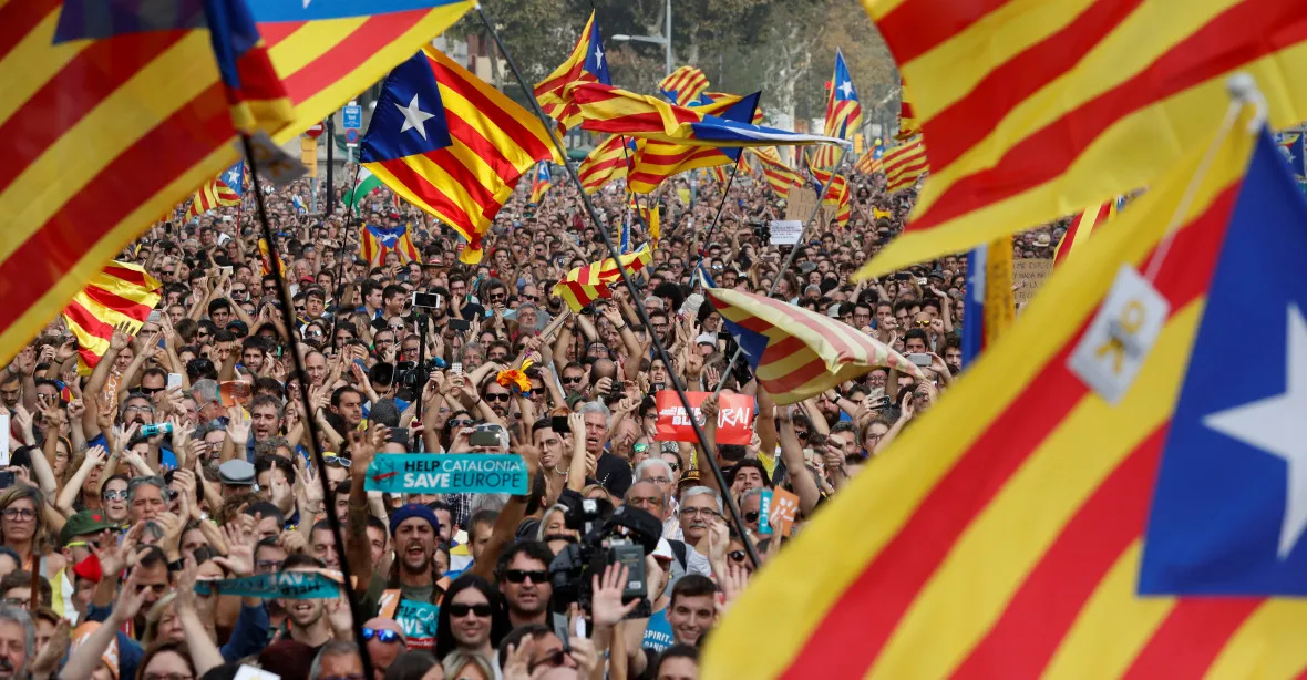 Odtržení? Katalánský parlament schválil rezoluci o nezávislosti
