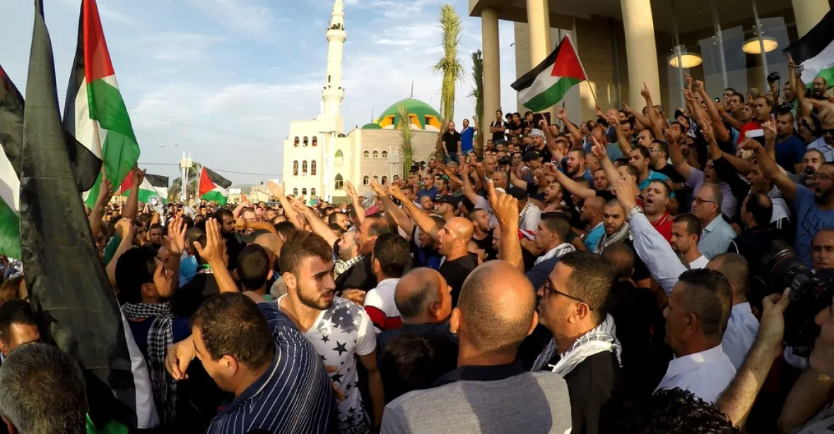 Palestinci na sté výročí Balfourovy deklarace demonstrovali