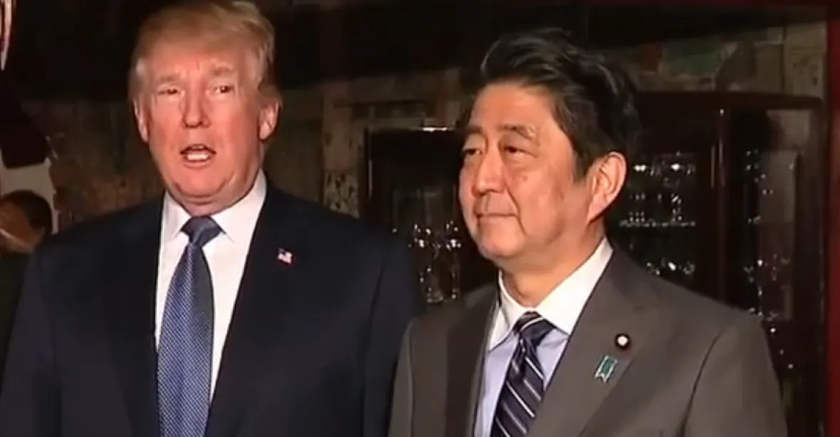 „Trpělivost je pryč.“ Trump v Japonsku naznačil použití síly proti KLDR