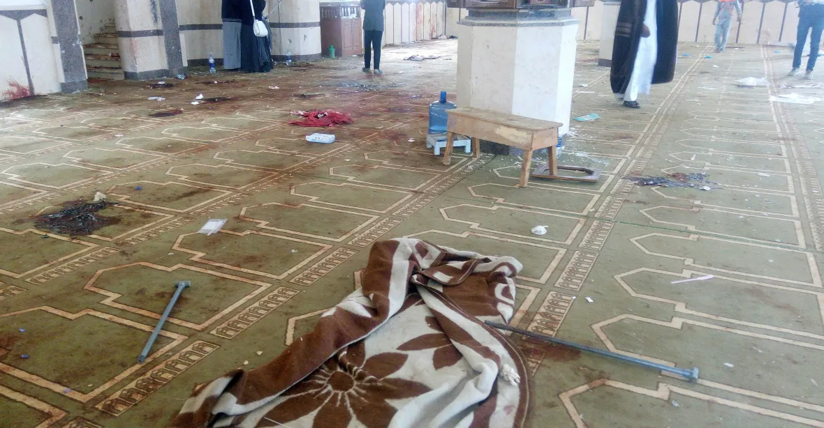 Kruté chování útočníků: v mešitě dobíjeli raněné, říkají svědci