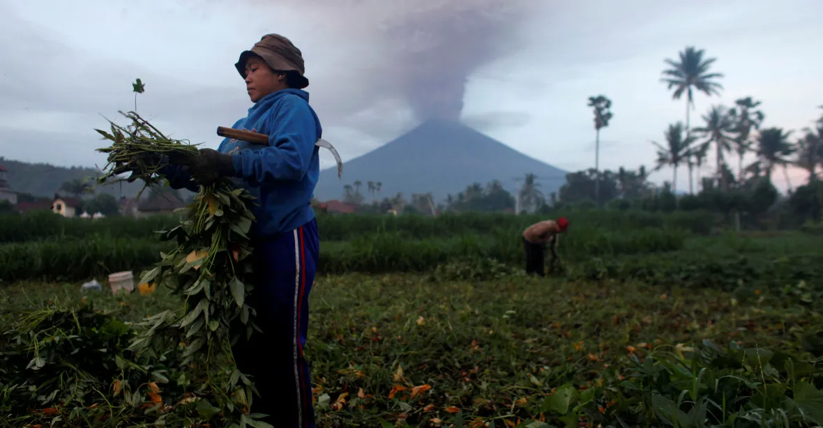 FOTOGALERIE: Evakuace na Bali. Hrozí erupce vulkánu Agung