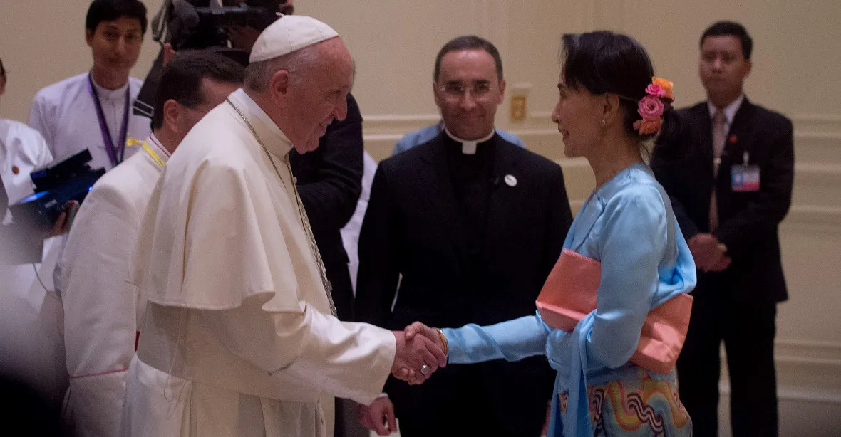 Papež se sešel se Su Ťij. Vyzval k respektování všech etnických skupin v Barmě
