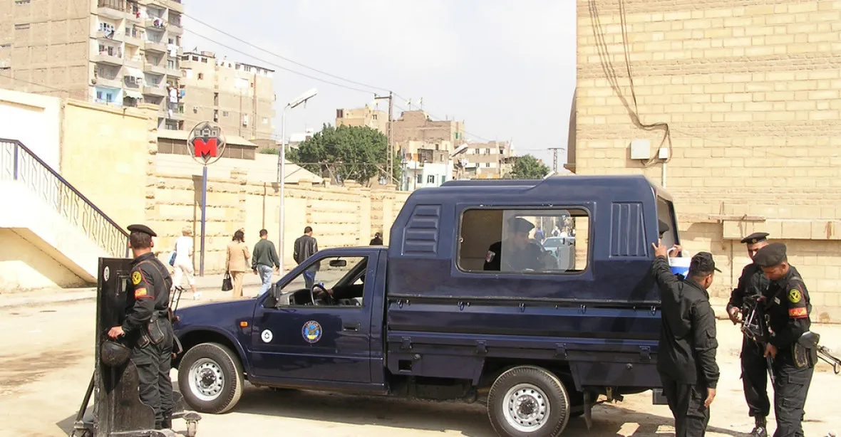 Egyptská policie při zátahu po útoku na mešitu zabila 11 radikálů a 6 lidí zatkla