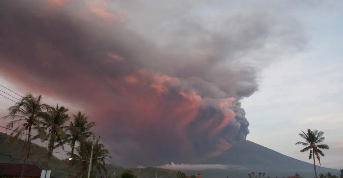 OBRAZEM: Na Bali probíhá obří evakuace, na ostrově zůstává 120 tisíc turistů