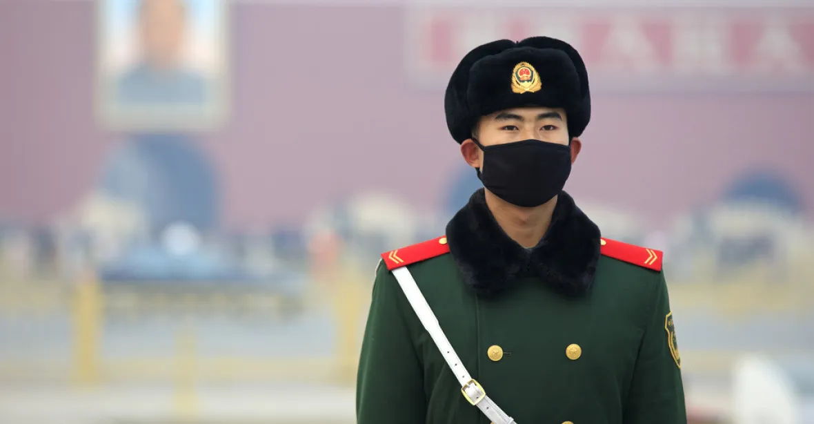 Peking bojuje se smogem. Zakázal petardy a ohňostroje