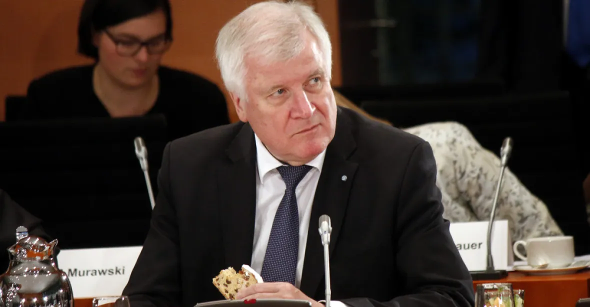 Bavorský premiér Seehofer skončí začátkem roku ve funkci