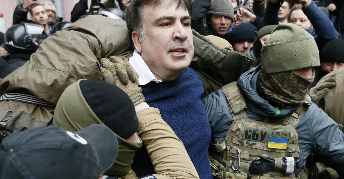 Saakašvili k výslechu nepůjde, policii pozval do stanů před parlament