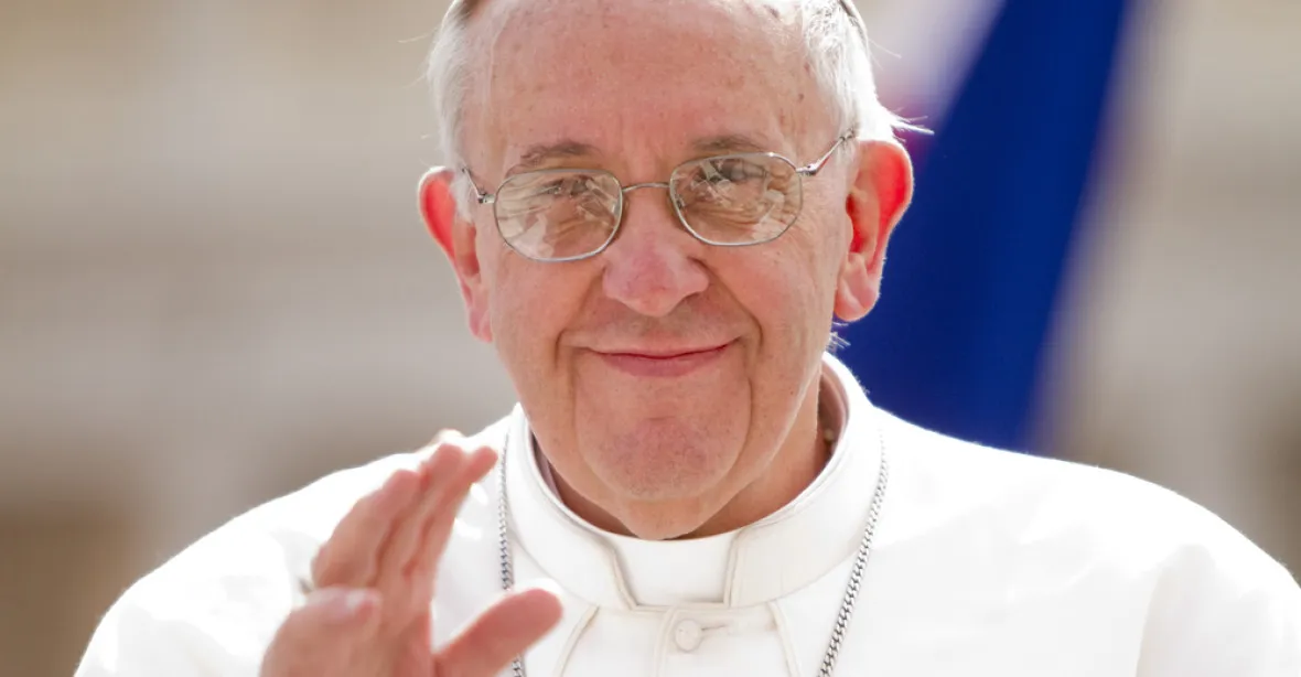 Otčenáš by se měl změnit, prohlásil papež. Bůh v tradičním překladu prý „ponouká lidi k hříchu”