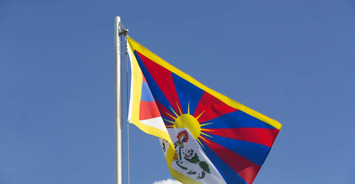 Zákrok policie kvůli tibetské vlajce byl nezákonný, rozhodl soud