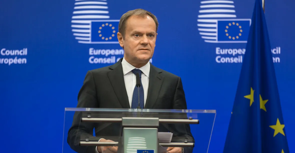 Evropská komise kritizuje Tuska. Vadí, že označil migrační kvóty za neefektivní