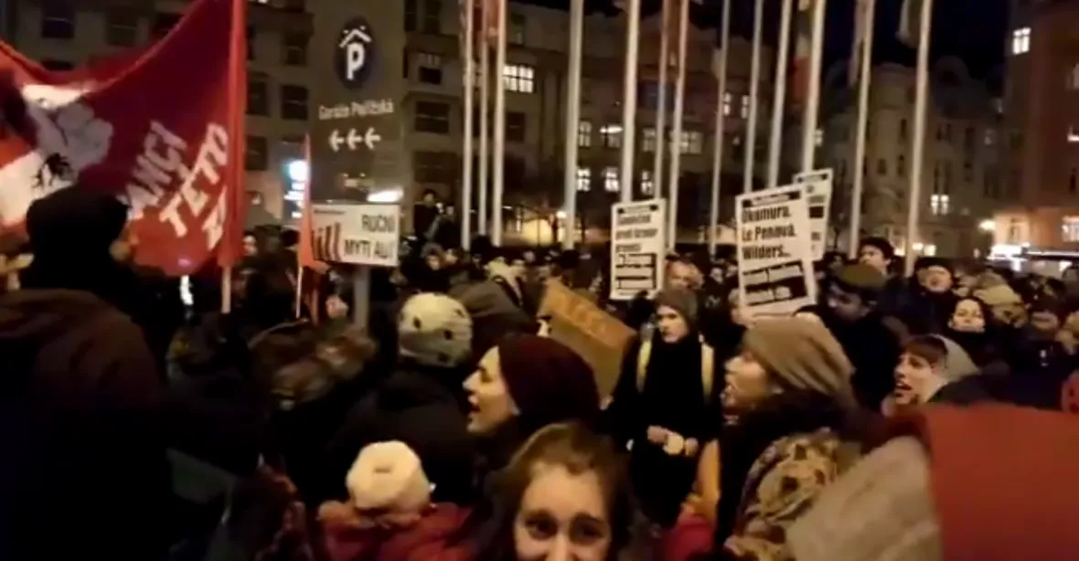 Levicoví aktivisté v Praze demonstrovali proti nacionálním populistům