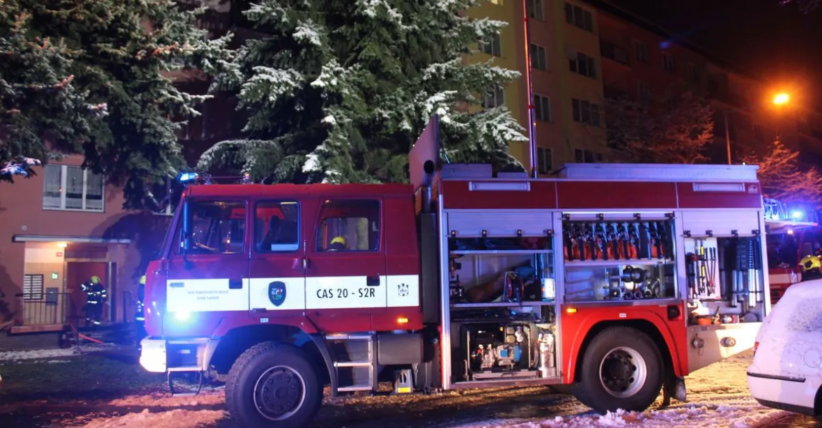 Noční požár na Sokolovsku si vyžádal dvě oběti. Příčina není jasná