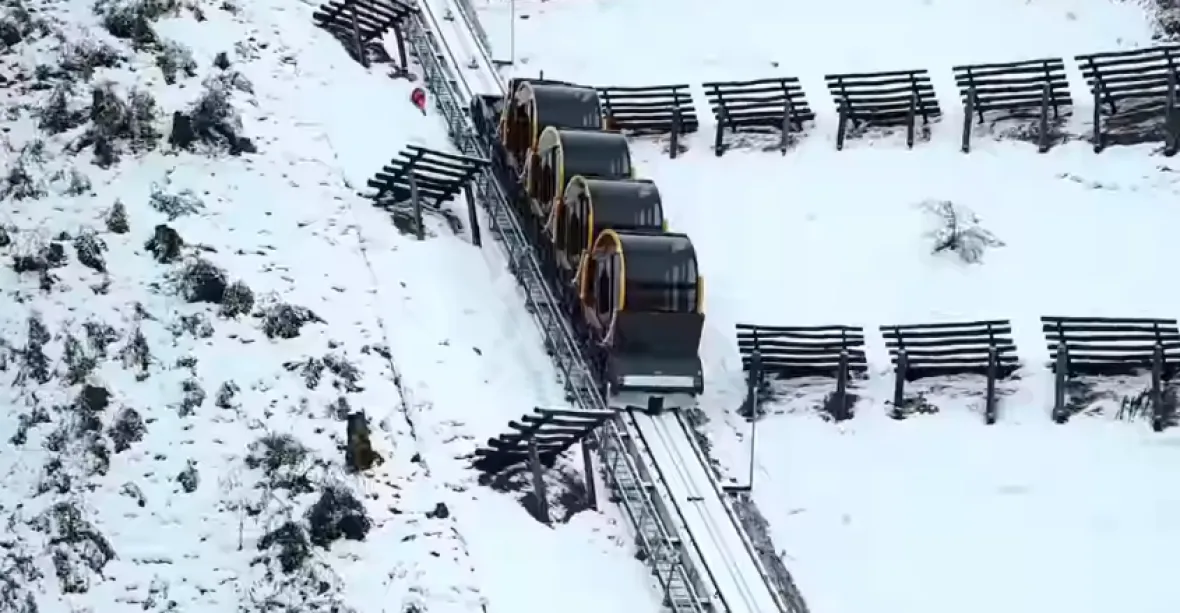 VIDEO: Ve Švýcarsku otevřeli nejprudší kolejovou lanovku na světě