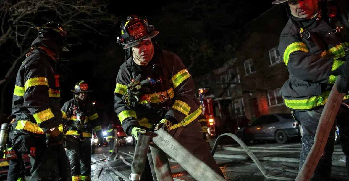New York zažil nejhorší požár za 25 let, 12 mrtvých včetně kojence