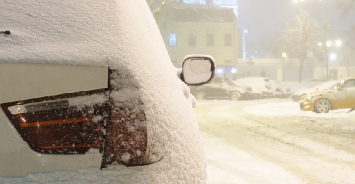 USA sužuje sněhová bouře, bylo zrušeno přes 3300 letů