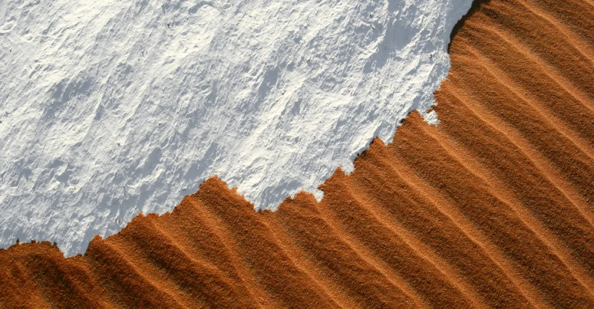 Saharu zasypal sníh. Na poušti napadlo až 40 cm