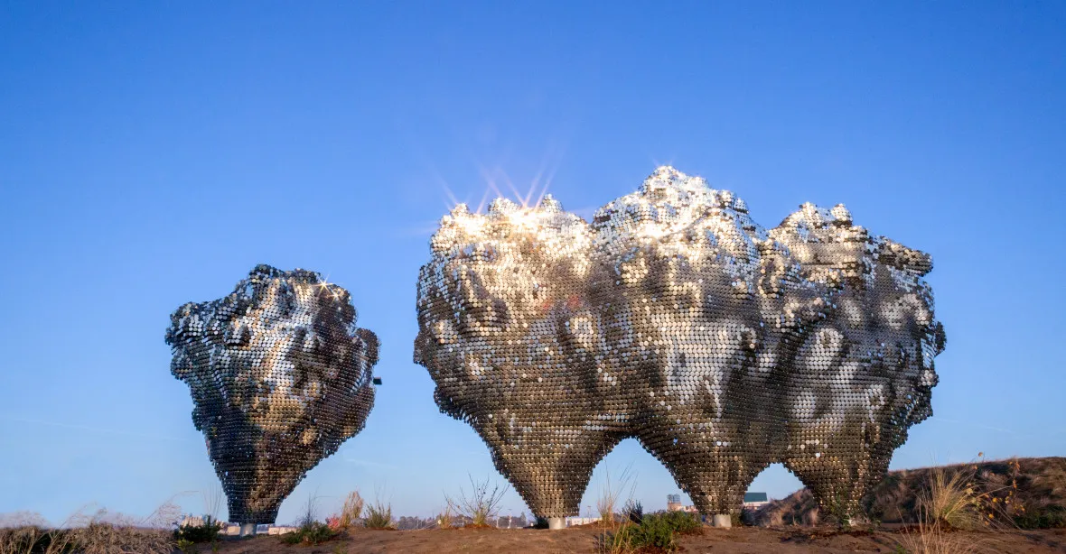 Český umělec odhalil sochu v Kalifornii. Při vytváření použil počítačový algoritmus