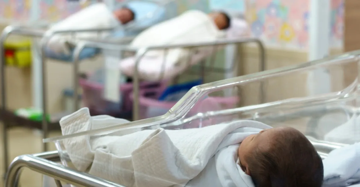 Novorozencům v inkubátorech zní do uší pohádkové příběhy