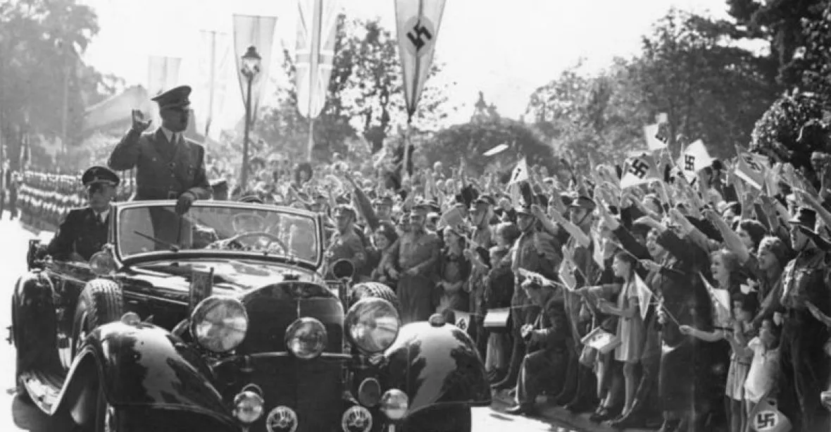 V USA dražili Hitlerův luxusní mercedes. Za 10 milionů dolarů ho nikdo nechtěl