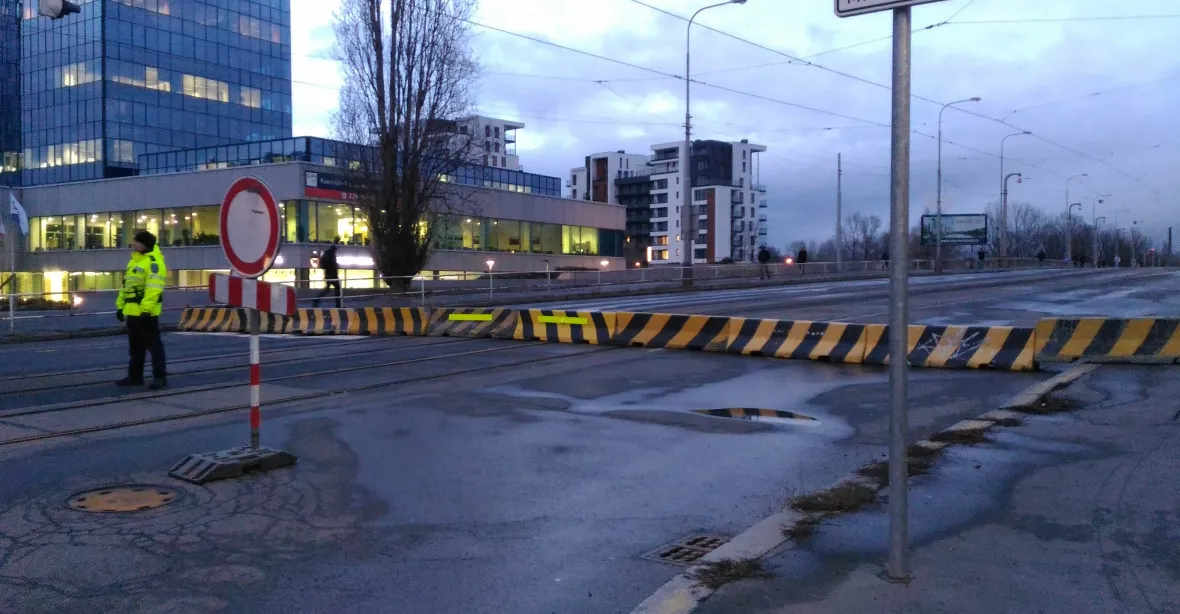 Kdo je zodpovědný za stav Libeňského mostu? „Těžko říct,“ říká Dolínek
