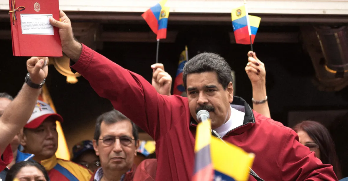 Demokracie ve Venezuele: Maduro vyžaduje písemný závazek voličů, že mu dají hlas