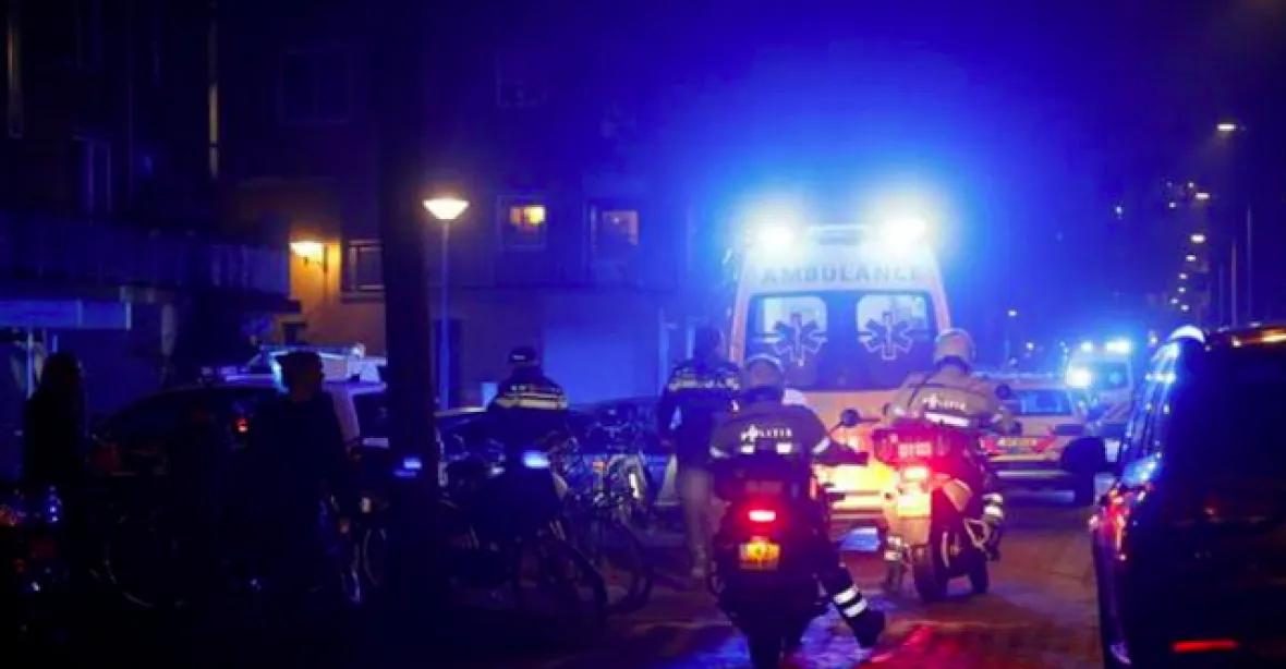 Při střelbě v Amsterdamu zemřel člověk, dva lidé byli zraněni