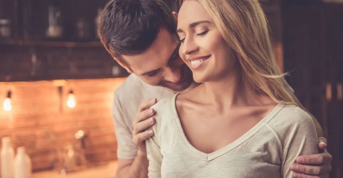 Co ženy na mužích nejvíce milují? Tohle je 10 věcí, kvůli kterým vám bude partnerka doslova ležet u nohou!
