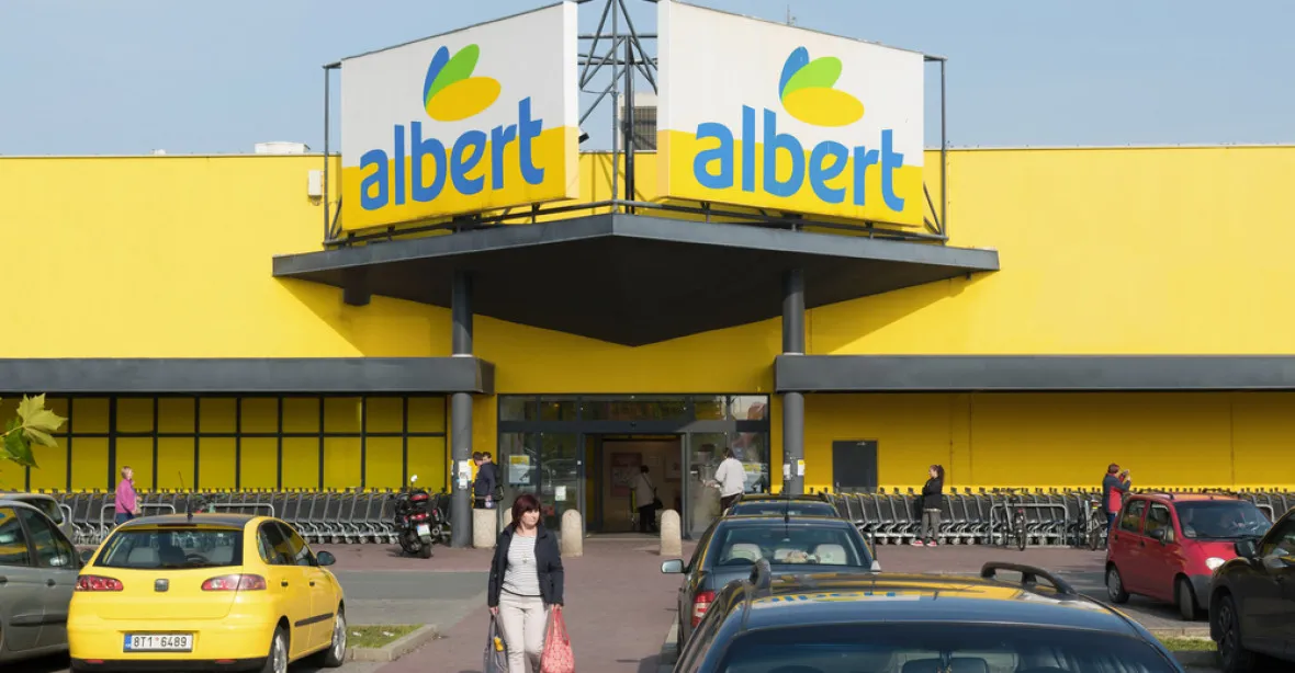 Cizinecká policie provedla razii v pobočkách supermarketů Albert