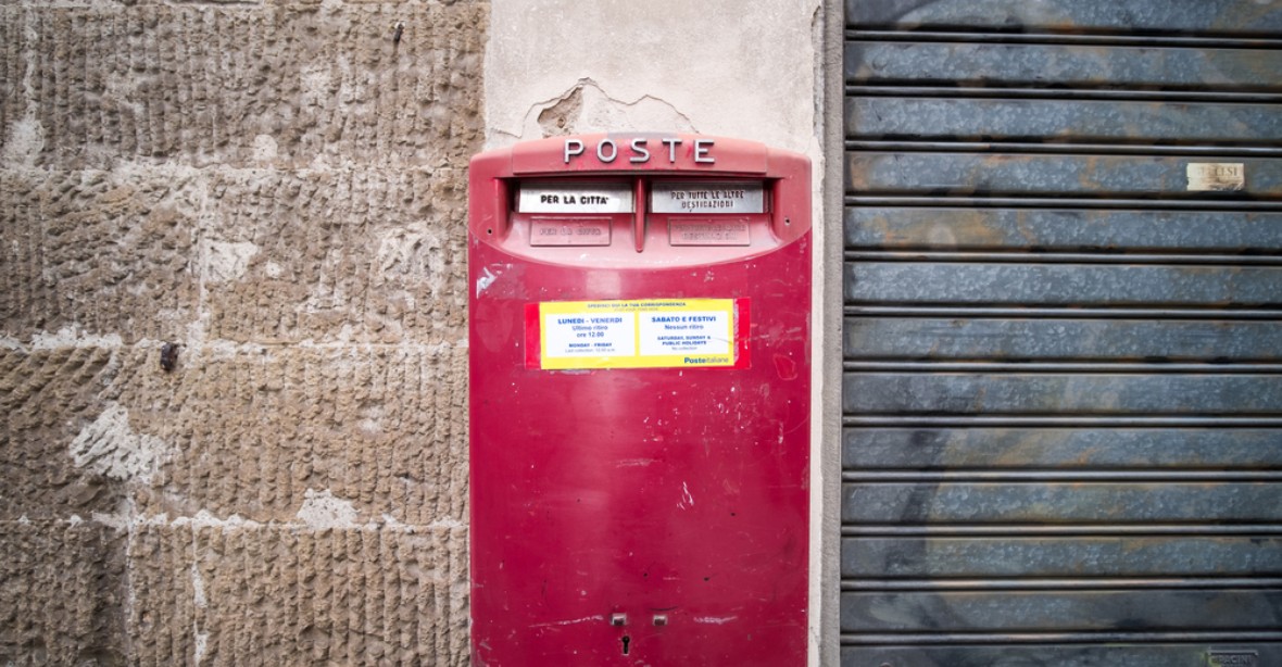 Italský pošťák schovával v garáži přes půl tuny nedoručené pošty