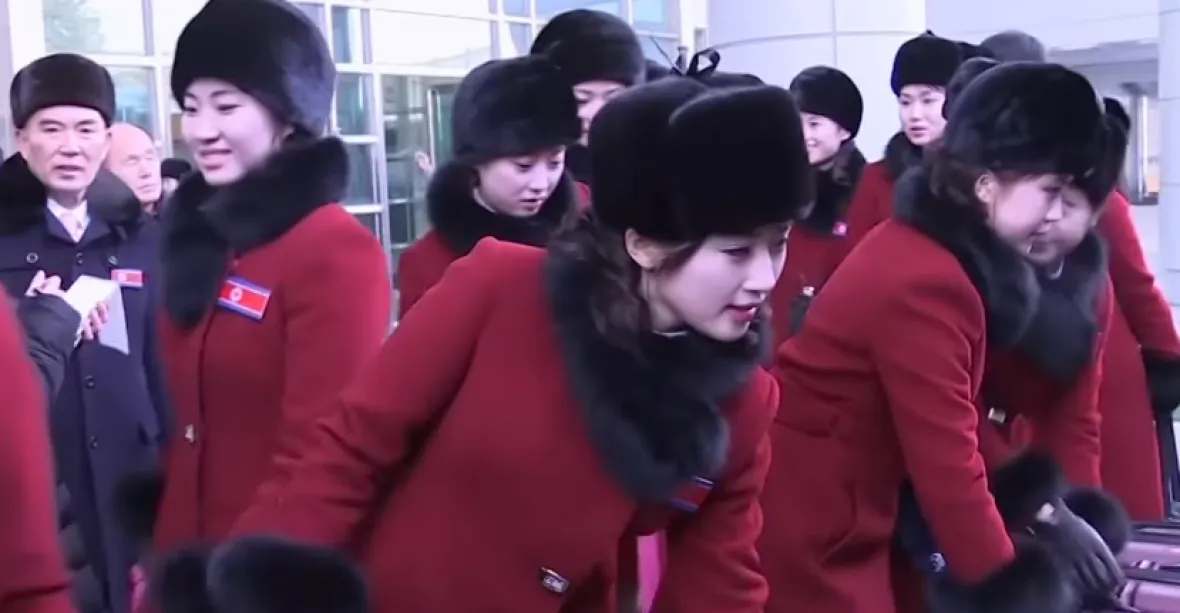 VIDEO: Do Jižní Koreje přicestovala Kimova chlouba, 229 krásných roztleskávaček