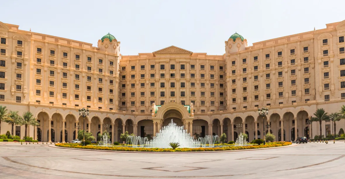Ritz-Carlton v Rijádu je opět luxusním hotelem. Prominentní vězně vystřídali hosté