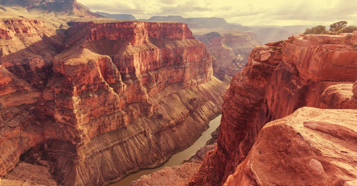Při havárii vrtulníku v Grand Canyonu zemřeli tři lidé, čtyři byli zraněni