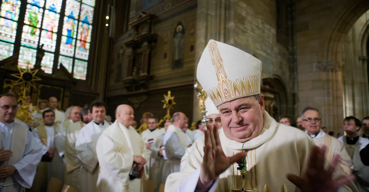 Hrstka katolíků si stěžuje papeži na Duku. Zastánci arcibiskupa reagují peticí