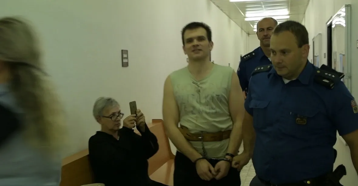 Násilí za mřížemi v Litoměřicích. Napadl dozorce vězněného vědce, či naopak?