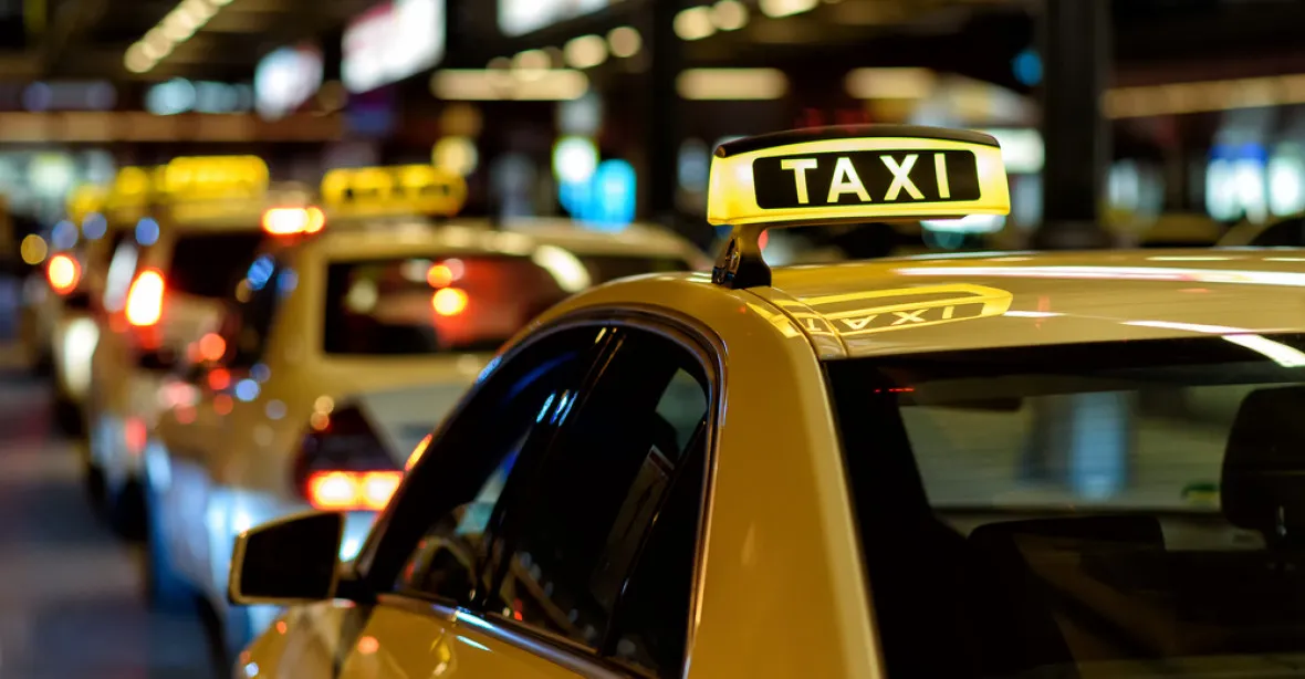 „Amatér a diletant Ťok.“ Rozzlobení taxikáři míří znovu za ministrem