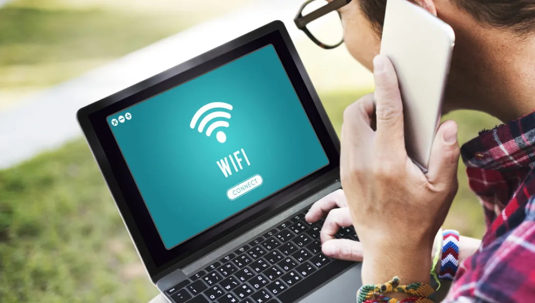 Milionová pokuta za volně dostupnou wi-fi hotelům ani kavárnám nehrozí
