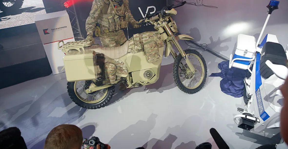 Ruští vojáci budou jezdit na elektromotocyklech. Armádě je dodá Kalašnikov