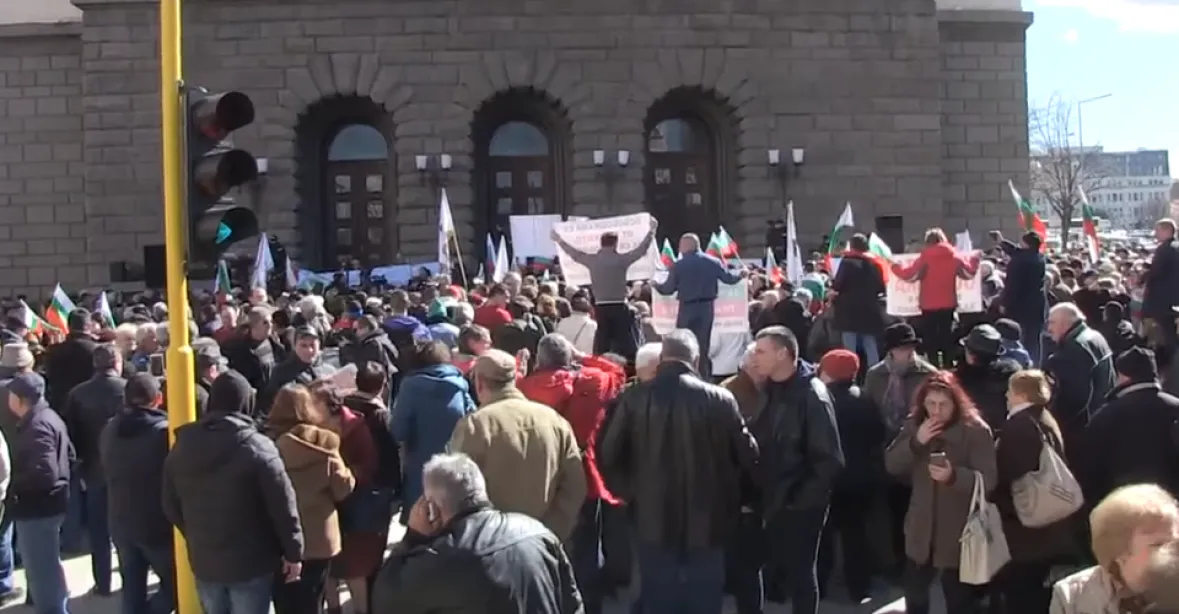 V Sofii požadovaly stovky lidí konec vlády kvůli kauze ČEZ