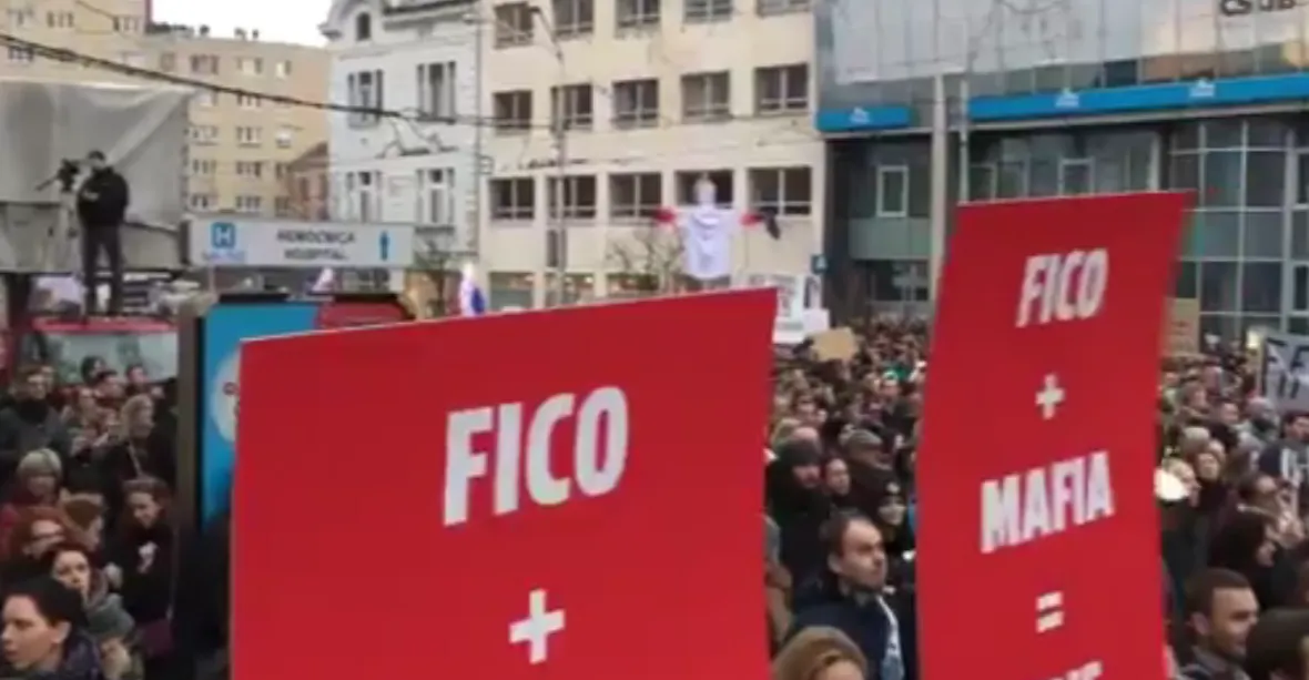 Masové demonstrace na Slovensku