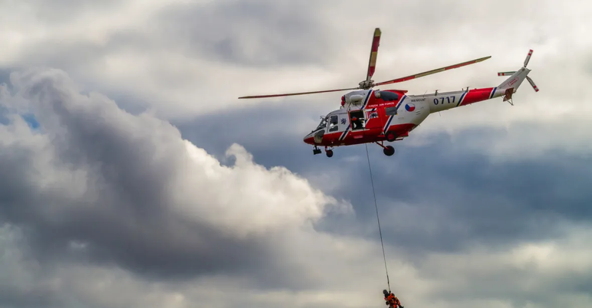 Na Lipně spadl osmiletý hoch z lanovky, letěl pro něj vrtulník