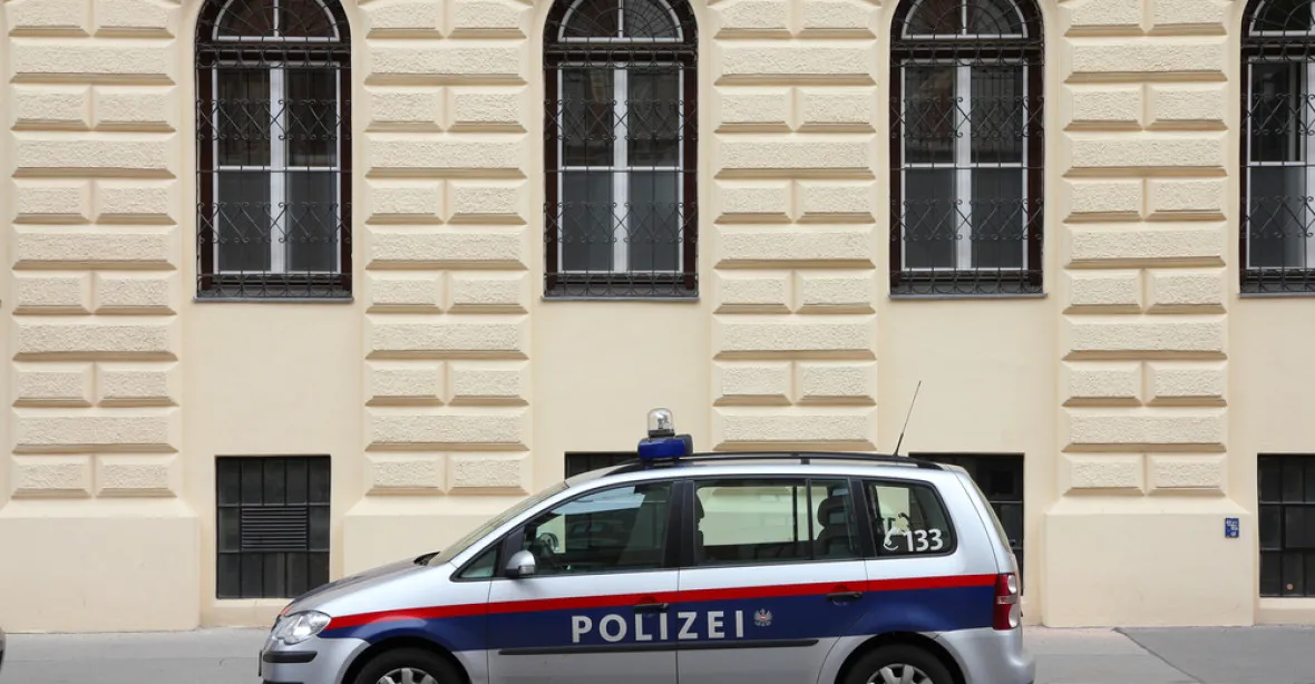 Ve Vídni útočil Rakušan arabského původu, mohl mít islamistický motiv
