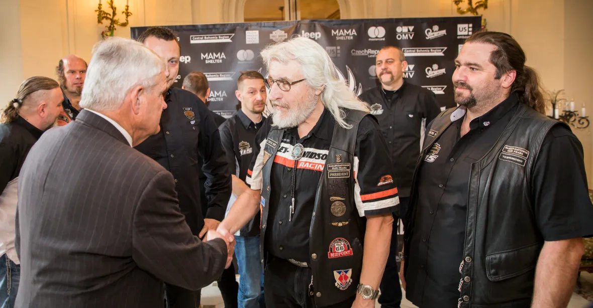Velvyslanec USA podpořil sraz motorkářů v Praze