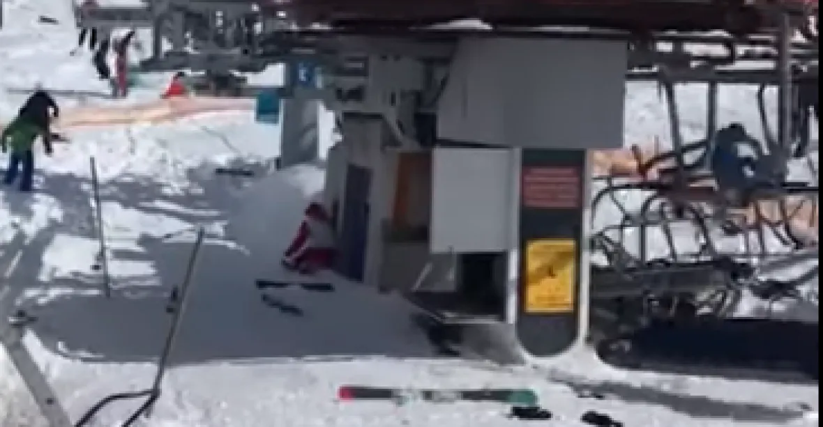 VIDEO: Zběsilá lanovka vyhazovala lyžaře do vzduchu