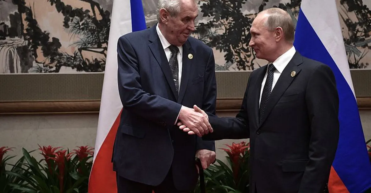 „Náš cíl je společný“. Zeman gratuloval Putinovi a pozval ho do Česka