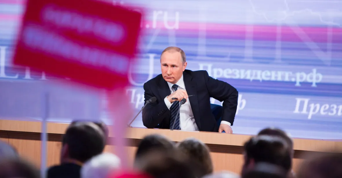 Putin mění Prahu v šiřitele ruského darebáctví, píše Foreign Policy