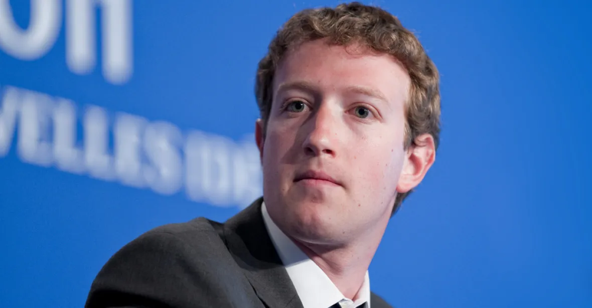 Zuckerberg se omluvil Britům a Američanům za porušení důvěry i v novinách