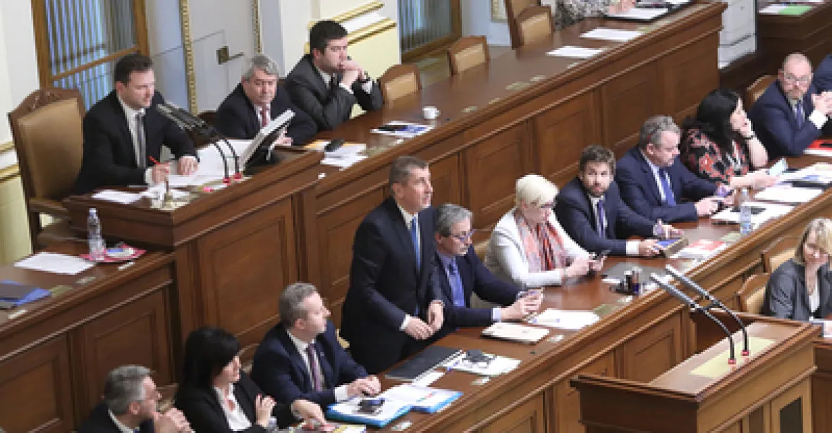 Sněmovna neschválila program schůze ke GIBS. Babiš odešel před hlasováním