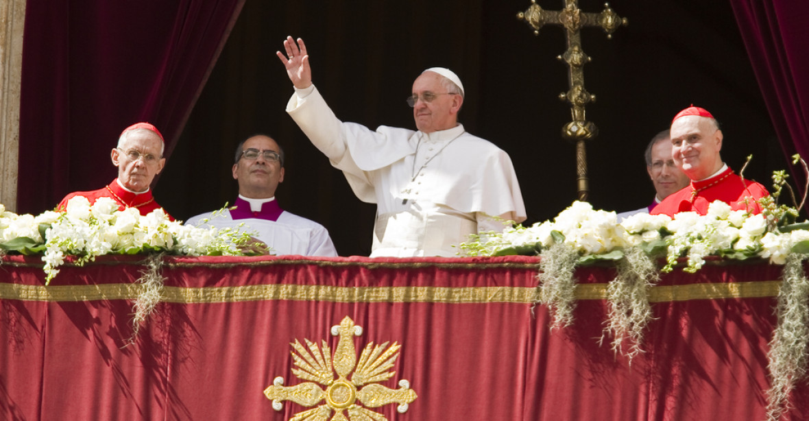 Urbi et orbi. Papež žádá „ovoce míru“ pro celý svět, zejména pro Sýrii a KLDR