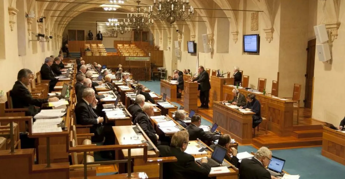 Zeman obhajuje mocenské zájmy cizích států, uvedl senátní bezpečnostní výbor