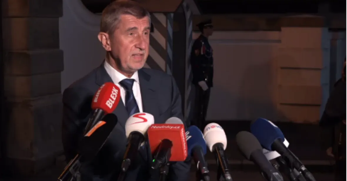 ŽIVĚ: „Prezident mi doporučil pokračovat s KSČM a SPD,” řekl Babiš po schůzce v Lánech